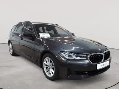 Gebraucht BMW 520 Sport Line 190 PS (139 kW) 2023 Sophistograu brillanteffekt metallic Limousine