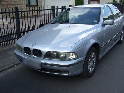 BMW 523
