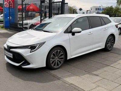 Używany Toyota Corolla Team 98 KM (72 kW) 2023 Biały Kombi