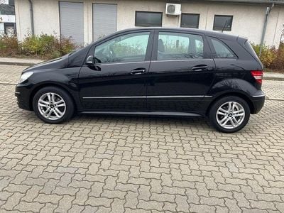 Second-hand Mercedes B180 110 CP (80 kW) 2008 Negru Monovolum