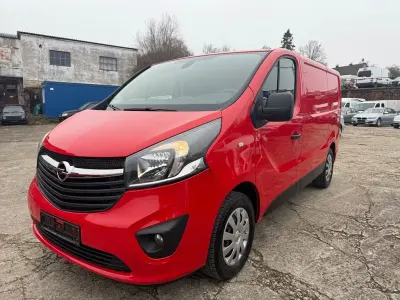Usata Opel Vivaro 120 CV (88 kW) 2015 Rosso Monovolume