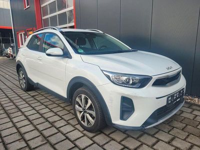 Gebraucht Kia Stonic Vision 84 PS (61 kW) 2023 Weiß SUV