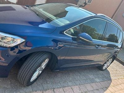 Blau Gebraucht 2015 VW Touran Highline Van / Kleinbus | 13.900 € (Etwas zu teuer)