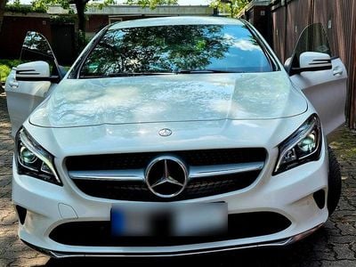 Gebraucht Mercedes CLA180 Urban 122 PS (89 kW) 2016 Weiß Limousine