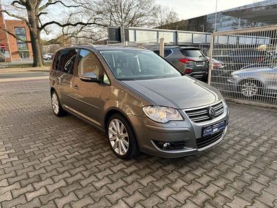 Grau Gebraucht 2010 VW Touran Highline Van / Kleinbus | 7.990 € (Fairer Preis)