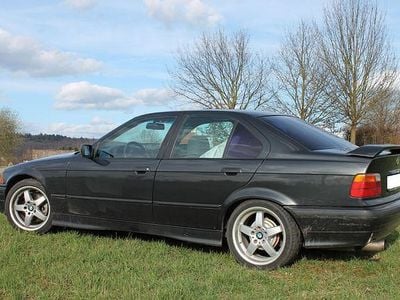 Schwarz Gebraucht 1993 BMW 318 Limousine | 1.600 €