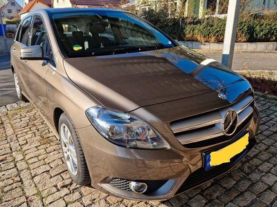Usata Mercedes B200 156 CV (114 kW) 2012 Marrone Monovolume