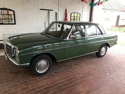 Grün Gebraucht 1976 Mercedes W115 Limousine | 8.950 €