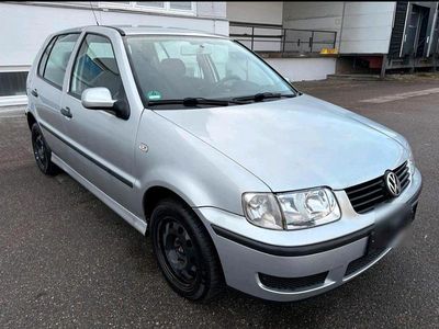 Grau Gebraucht 2001 VW Polo Kleinwagen | 950 € (Guter Preis)