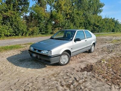 Brugt Renault 19 73 HK (53 kW) 1992 Sølv Sedan