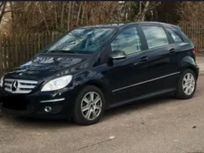 Gebraucht Mercedes B200 140 PS (102 kW) 2010 Schwarz Van / Kleinbus