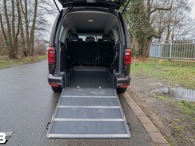 Schwarz Gebraucht 2016 VW Caddy Maxi Highline Van / Kleinbus | 29.900 €