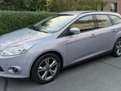 Gebraucht Ford Focus Ambiente 101 PS (74 kW) 2013 Grau Limousine