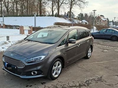 Grau Gebraucht 2017 Ford S-MAX Titanium Van / Kleinbus | 11.500 € (Guter Preis)