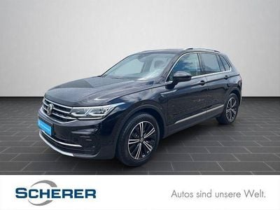 Deep black perleffekt (metallic) Gebraucht 2023 VW Tiguan Elegance SUV | 29.400 € (Superpreis)