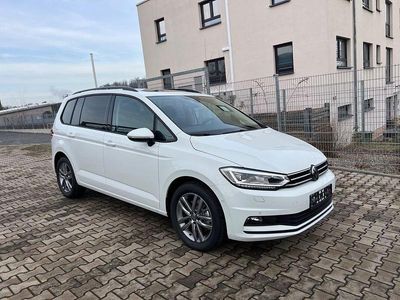 Neu VW Touran Comfortline 150 PS (110 kW) 2025 Weiß Van / Kleinbus