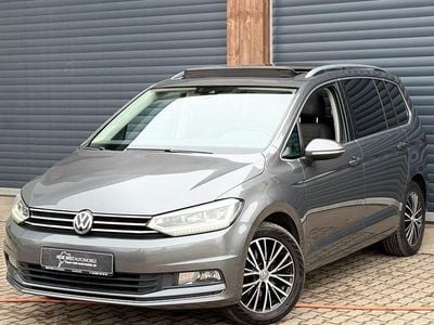 Grau Gebraucht 2016 VW Touran Van / Kleinbus | 15.999 € (Fairer Preis)