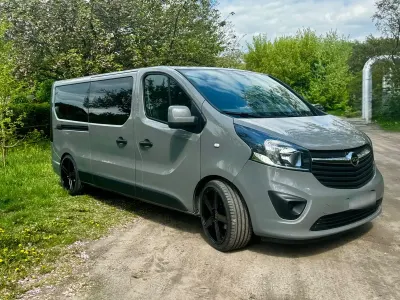 Gebraucht Opel Vivaro 145 PS (106 kW) 2016 Grau Van / Kleinbus