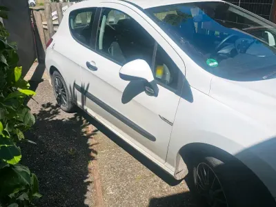 Gebraucht Peugeot 308 95 PS (69 kW) 2026 Weiß Kleinwagen