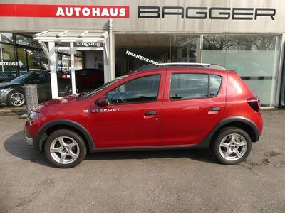 Gebraucht Dacia Sandero Prestige 90 PS (66 kW) 2014 Rot SUV