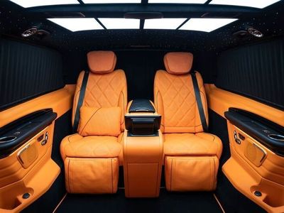 Schwarz Gebraucht 2024 Mercedes V300 Van / Kleinbus | 284.410 €