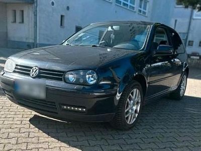 Schwarz Gebraucht 2001 VW Golf IV Kleinwagen | 1.599 € (Fairer Preis)
