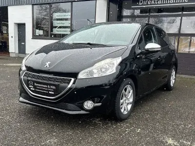 Gebraucht Peugeot 208 Style 82 PS (60 kW) 2013 Lackierung schwarz perla nera/ Kleinwagen