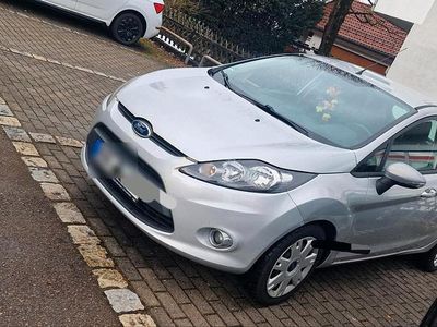Gebraucht Ford Fiesta 95 PS (69 kW) 2011 Silber Kleinwagen
