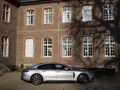 Usata Porsche Panamera GTS 480 CV (353 kW) 2022 Argento Berlina