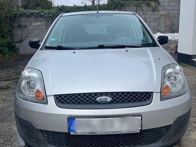 Gebraucht Ford Fiesta Trend 80 PS (58 kW) 2006 Silber Kleinwagen