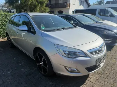 Gebraucht Opel Astra Design Edition 120 PS (88 kW) 2012 Silber Kombi