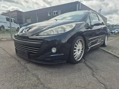 Gebraucht Peugeot 207 Premium 95 PS (69 kW) 2010 Farbe schwarz obsidien Kleinwagen