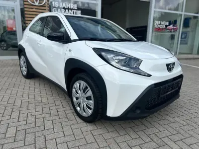 Gebraucht Toyota Aygo X Business Edition 72 PS (52 kW) 2024 Super white 2 SUV
