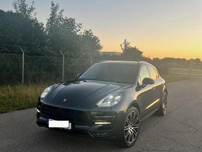 Grau Gebraucht 2017 Porsche Macan Turbo SUV | 39.900 € (Fairer Preis)