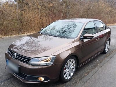 Gebraucht VW Jetta 110 PS (80 kW) 2012 Braun Limousine
