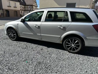 Gebraucht Opel Astra 116 PS (85 kW) 2006 Silber Limousine