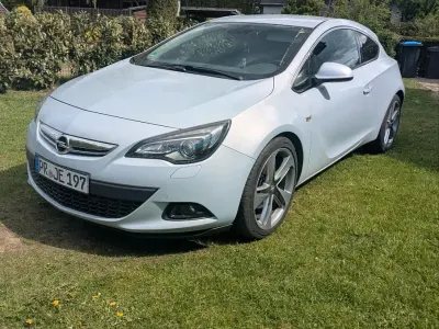 Gebraucht Opel Astra GTC 165 PS (121 kW) 2011 Silber Kleinwagen
