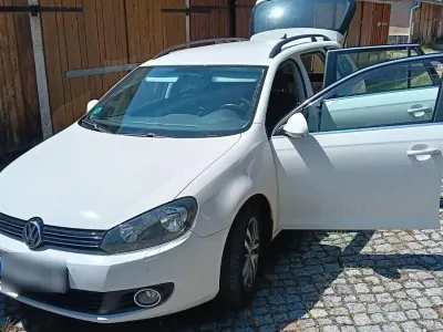 Gebraucht VW Golf VI Comfortline 105 PS (77 kW) 2011 Weiß Kombi