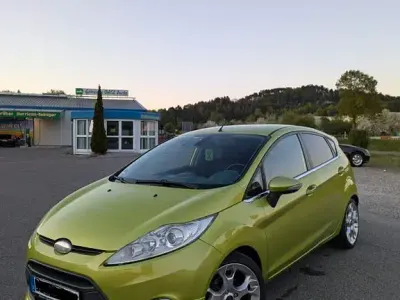 Używany Ford Fiesta ST-Line 90 KM (66 kW) 2009 Zielony Sedan/Limuzyna