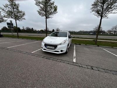 Gebraucht Peugeot 208 68 PS (50 kW) 2014 Weiß Kleinwagen