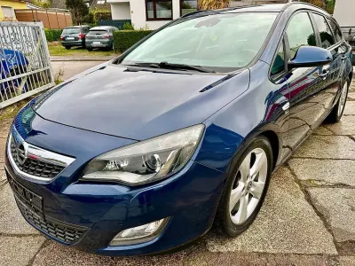 Gebraucht Opel Astra 165 PS (121 kW) 2012 Blau Kombi