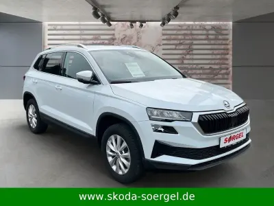 Gebraucht Skoda Karoq Ambition 150 PS (110 kW) 2023 Weiß SUV