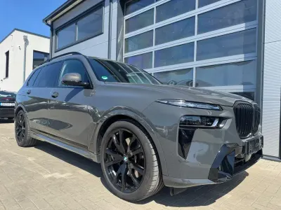 Usata BMW X7 Executive 340 CV (250 kW) 2025 Grigio SUV