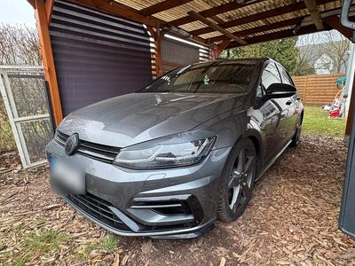 Gebraucht VW Golf VII R 370 PS (272 kW) 2019 Grau Limousine