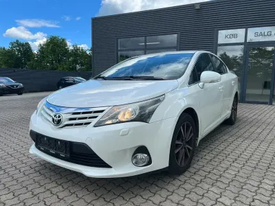 Gebraucht Toyota Avensis T2 147 PS (108 kW) 2013 Weiß Limousine