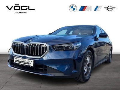 Gebraucht BMW 520 Sport Line 197 PS (144 kW) 2024 Phytonicblau Kombi