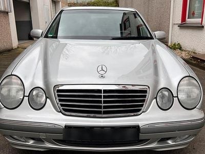 Gebraucht Mercedes E240 170 PS (125 kW) 2001 Silber Limousine