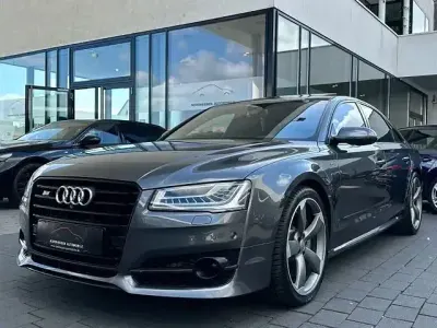 Begagnad Audi S8 plus Sport 605 HK (444 kW) 2017 Grå Sedan