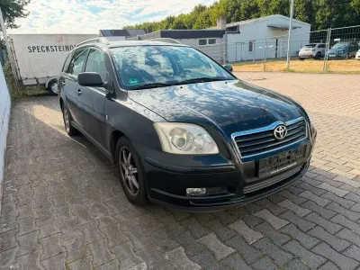 Gebraucht Toyota Avensis Sol 147 PS (108 kW) 2004 Schwarz Kombi