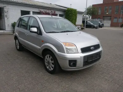 Gebraucht Ford Fusion Trend 80 PS (58 kW) 2012 Silber Kleinwagen
